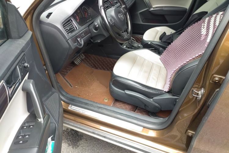 Used Volkswagen Cross Lavida 2014 1.4TSI DSG Driver Seat
