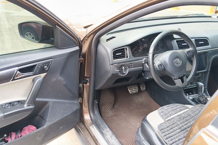 Used Volkswagen Cross Lavida 2014 1.4TSI DSG Driver Seat