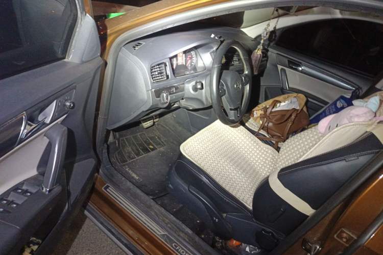 Used Volkswagen Cross Lavida 2014 1.6L Automatic Driver Seat