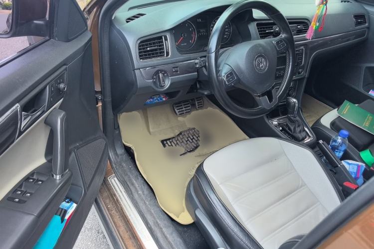 Used Volkswagen Cross Lavida 2014 1.4TSI DSG Driver Seat