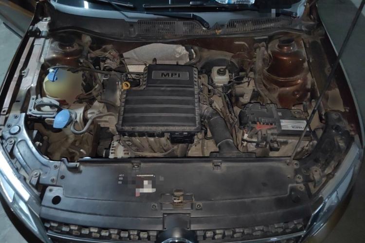 Used Volkswagen Cross Lavida 2014 1.6L Automatic Engine Bay