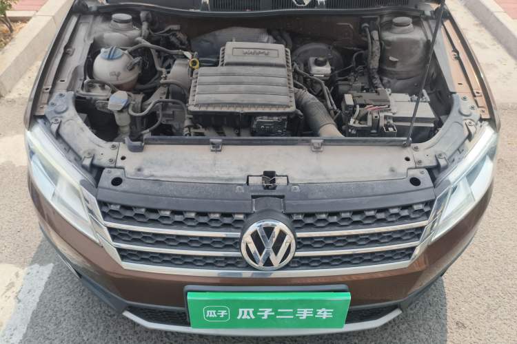 Used Volkswagen Cross Lavida 2014 1.6L Automatic Engine Bay