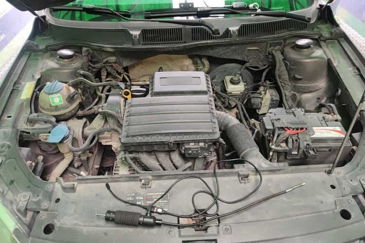 Used Volkswagen Cross Lavida 2014 1.6L Automatic Engine Bay