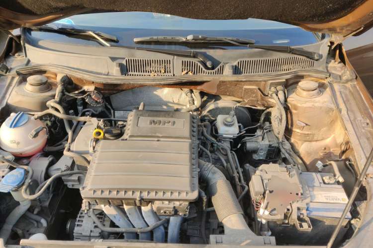 Used Volkswagen Cross Lavida 2014 1.6L Automatic Engine Bay