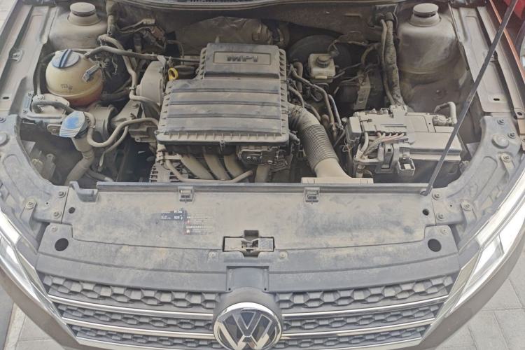 Used Volkswagen Cross Lavida 2014 1.6L Automatic Engine Bay