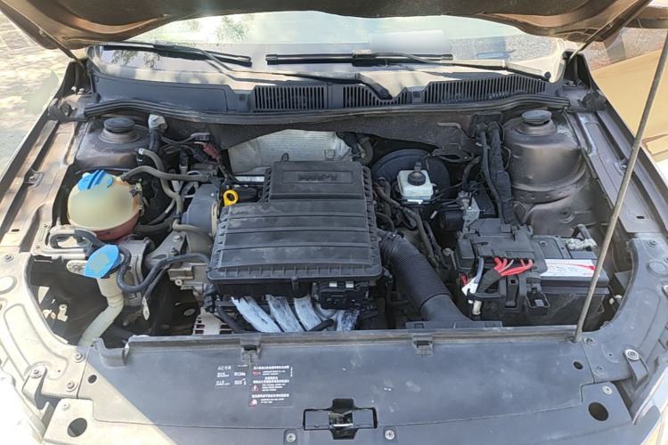 Used Volkswagen Cross Lavida 2014 1.6L Automatic Engine Bay
