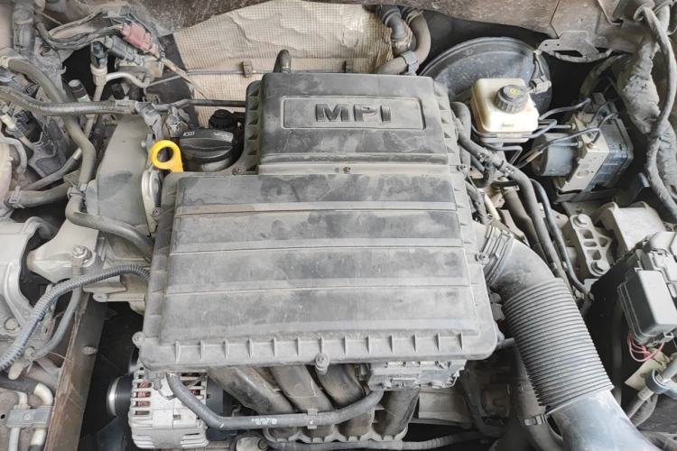 Used Volkswagen Cross Lavida 2014 1.6L Automatic Engine Bay