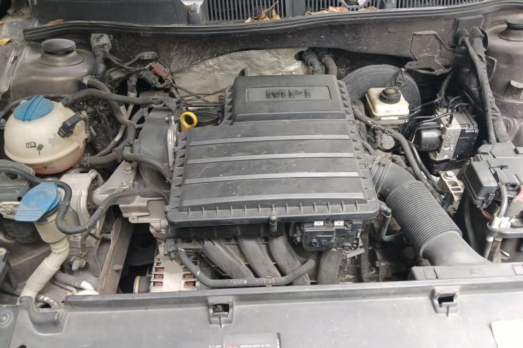 Used Volkswagen Cross Lavida 2014 1.6L Automatic Engine Bay