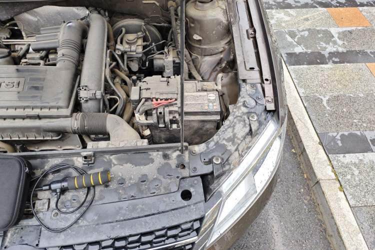 Used Volkswagen Cross Lavida 2014 1.4TSI DSG Engine Bay Left