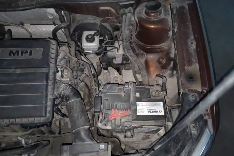 Used Volkswagen Cross Lavida 2014 1.6L Automatic Engine Bay Left