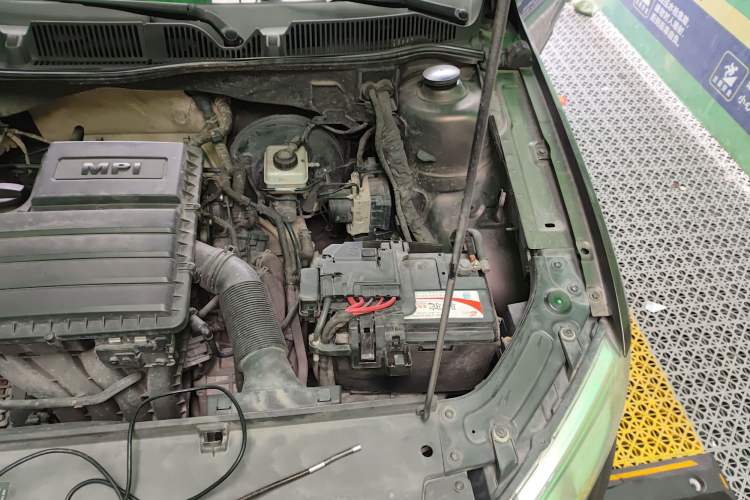 Used Volkswagen Cross Lavida 2014 1.6L Automatic Engine Bay Left