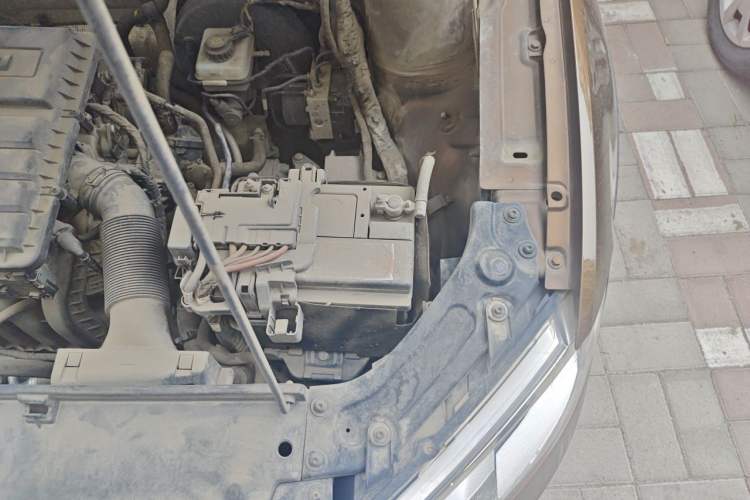 Used Volkswagen Cross Lavida 2014 1.6L Automatic Engine Bay Left