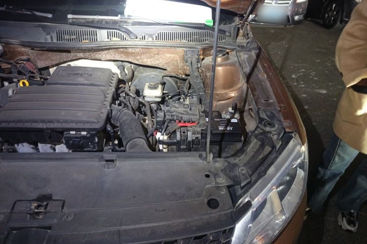 Used Volkswagen Cross Lavida 2014 1.6L Automatic Engine Bay Left