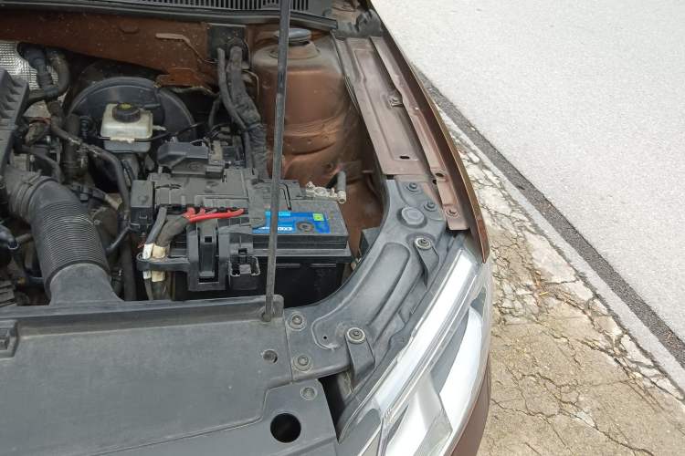 Used Volkswagen Cross Lavida 2014 1.6L Automatic Engine Bay Left