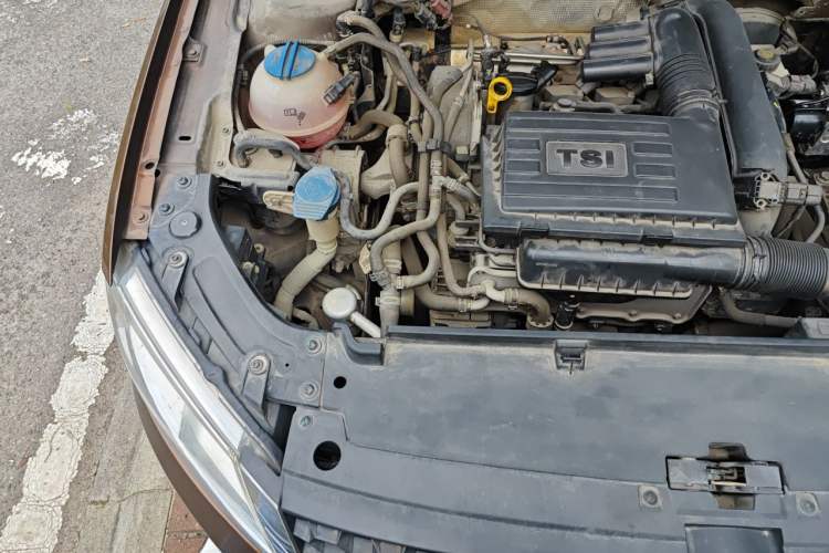 Used Volkswagen Cross Lavida 2014 1.4TSI DSG Engine Bay Right