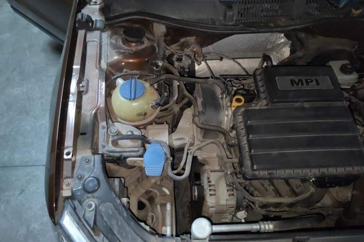 Used Volkswagen Cross Lavida 2014 1.6L Automatic Engine Bay Right