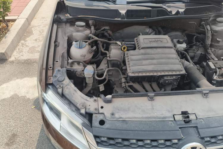 Used Volkswagen Cross Lavida 2014 1.6L Automatic Engine Bay Right