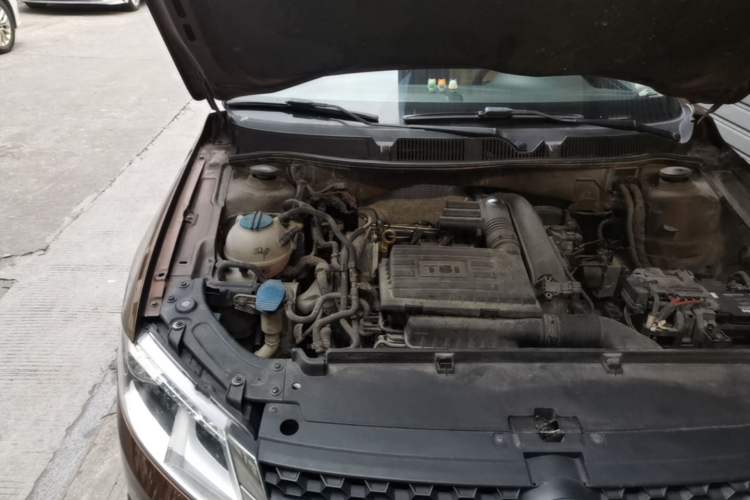Used Volkswagen Cross Lavida 2014 1.4TSI DSG Engine Bay Right