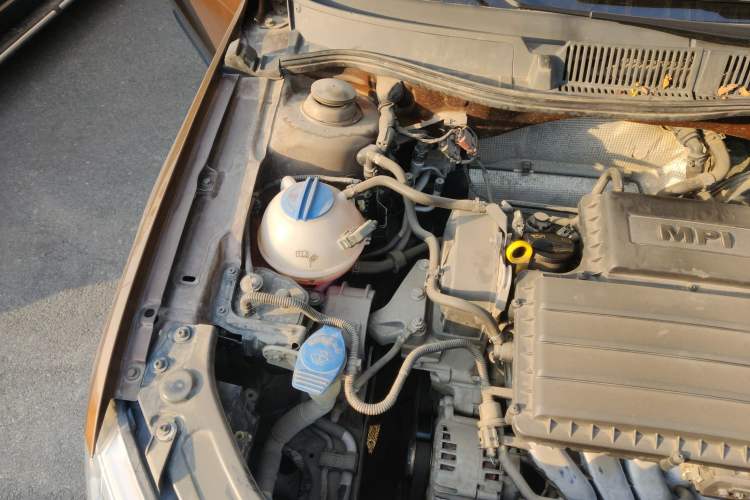 Used Volkswagen Cross Lavida 2014 1.6L Automatic Engine Bay Right