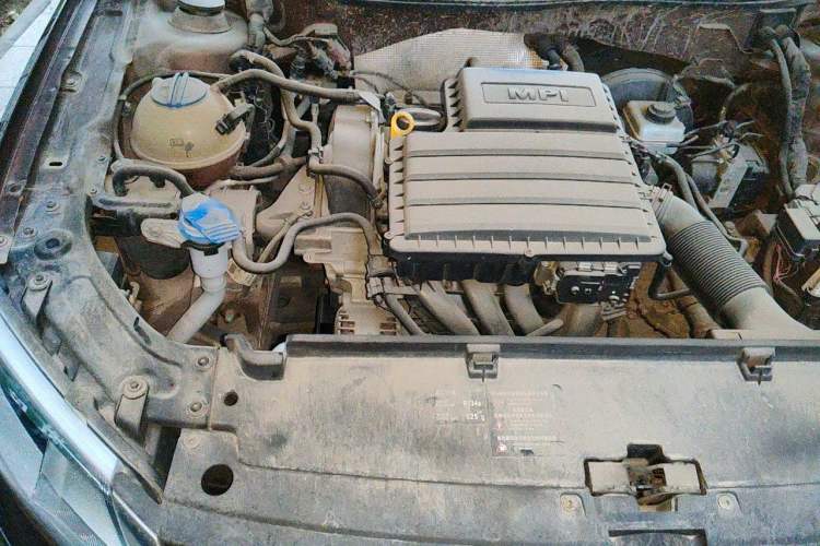 Used Volkswagen Cross Lavida 2014 1.6L Automatic Engine Bay Right