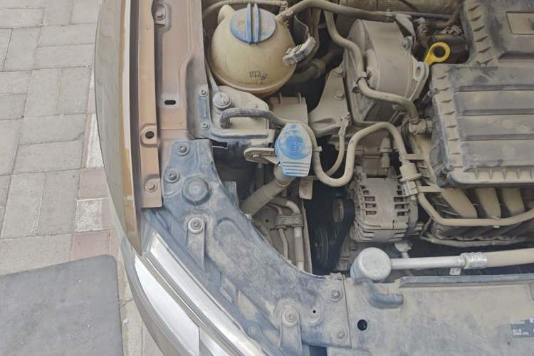 Used Volkswagen Cross Lavida 2014 1.6L Automatic Engine Bay Right