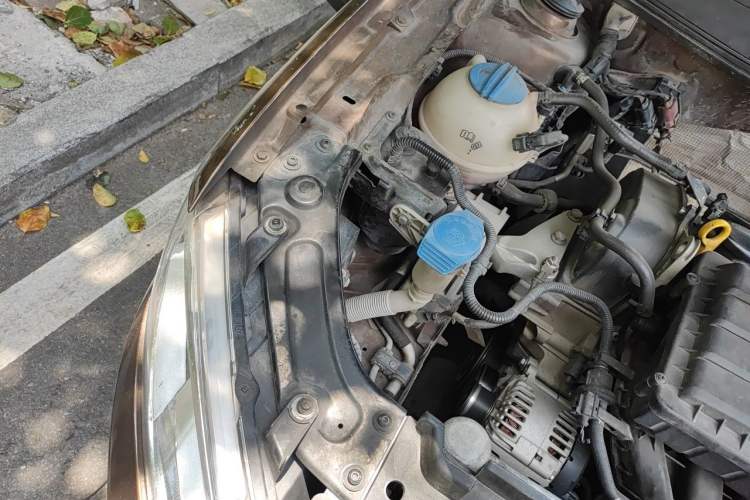 Used Volkswagen Cross Lavida 2014 1.6L Automatic Engine Bay Right