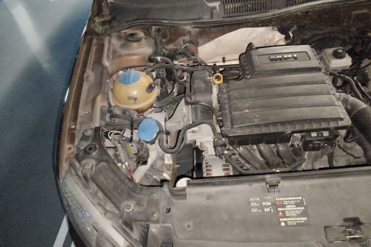 Used Volkswagen Cross Lavida 2014 1.6L Automatic Engine Bay Right