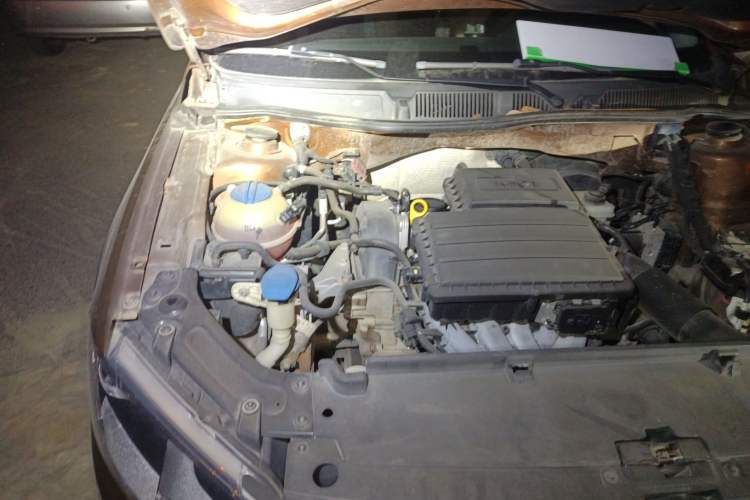 Used Volkswagen Cross Lavida 2014 1.6L Automatic Engine Bay Right