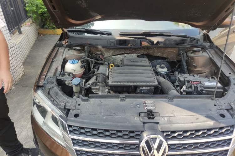 Used Volkswagen Cross Lavida 2014 1.6L Automatic Engine Bay Right