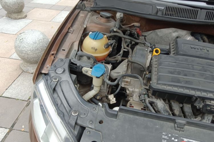 Used Volkswagen Cross Lavida 2014 1.6L Automatic Engine Bay Right