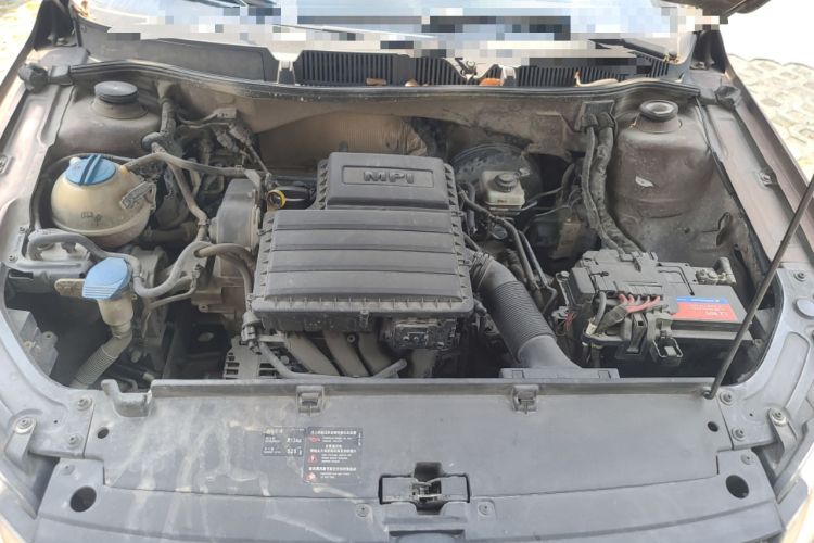 Used Volkswagen Cross Lavida 2014 1.6L Automatic Engine Bay