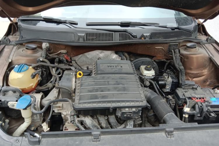 Used Volkswagen Cross Lavida 2014 1.6L Automatic Engine Bay