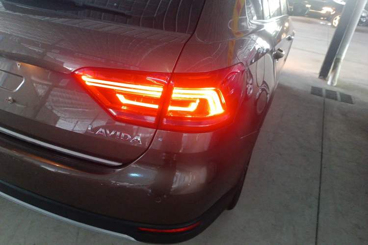 Used Volkswagen Cross Lavida 2014 1.6L Automatic Exterior 1