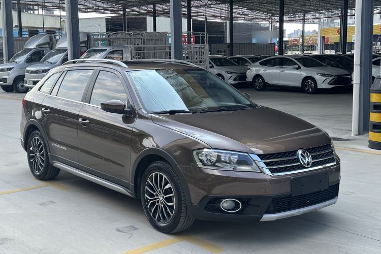 Used Volkswagen Cross Lavida 2014 1.6L Automatic Exterior 5