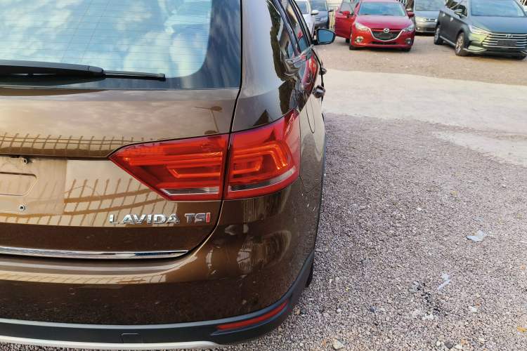 Used Volkswagen Cross Lavida 2014 1.4TSI DSG Exterior 6