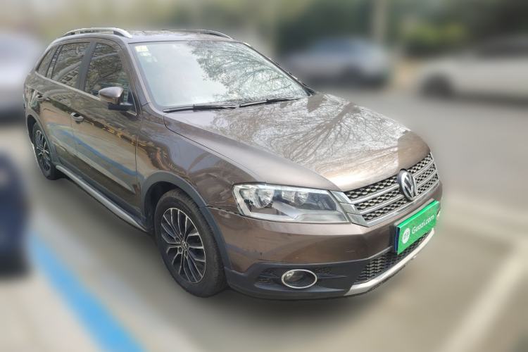 Used Volkswagen Cross Lavida 2014 1.4TSI DSG Front Right 45 Deg