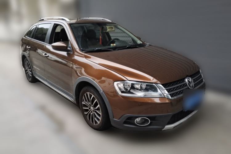 Used Volkswagen Cross Lavida 2014 1.4TSI DSG Front Right 45 Deg