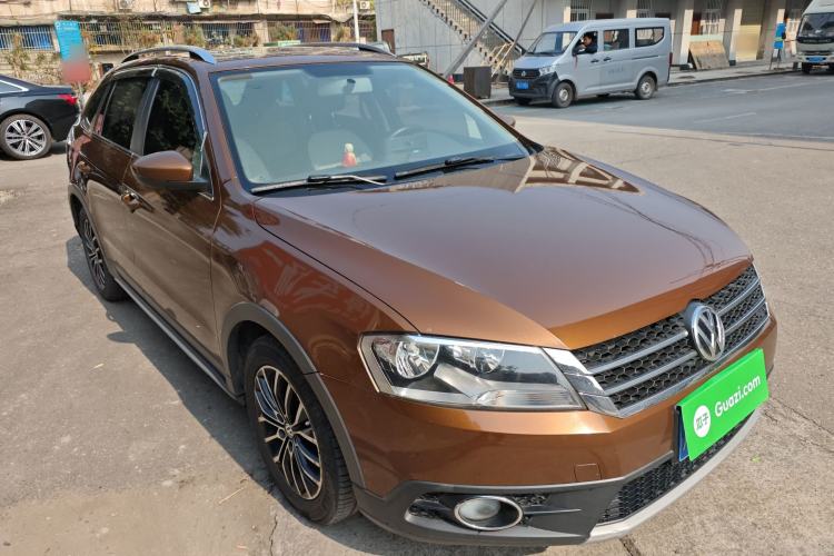 Used Volkswagen Cross Lavida 2014 1.4TSI DSG Front Right 45 Deg