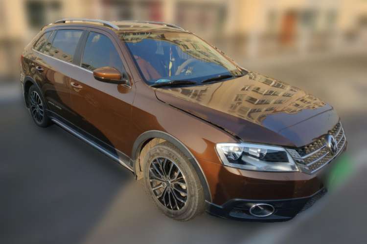 Used Volkswagen Cross Lavida 2014 1.6L Automatic Front Right 45 Deg