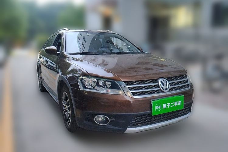 Used Volkswagen Cross Lavida 2014 1.6L Automatic Front Right 45 Deg