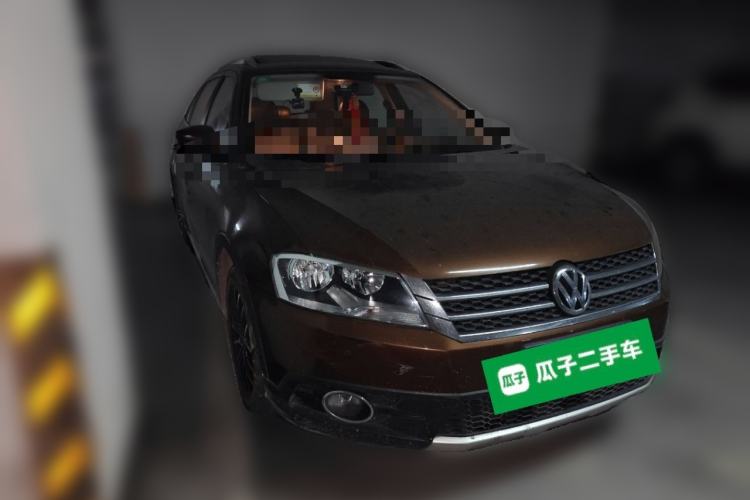Used Volkswagen Cross Lavida 2014 1.4TSI DSG Front Right 45 Deg