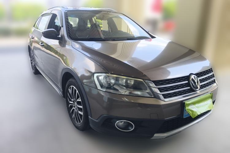 Used Volkswagen Cross Lavida 2014 1.4TSI DSG Front Right 45 Deg