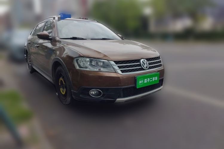 Used Volkswagen Cross Lavida 2014 1.4TSI DSG Front Right 45 Deg
