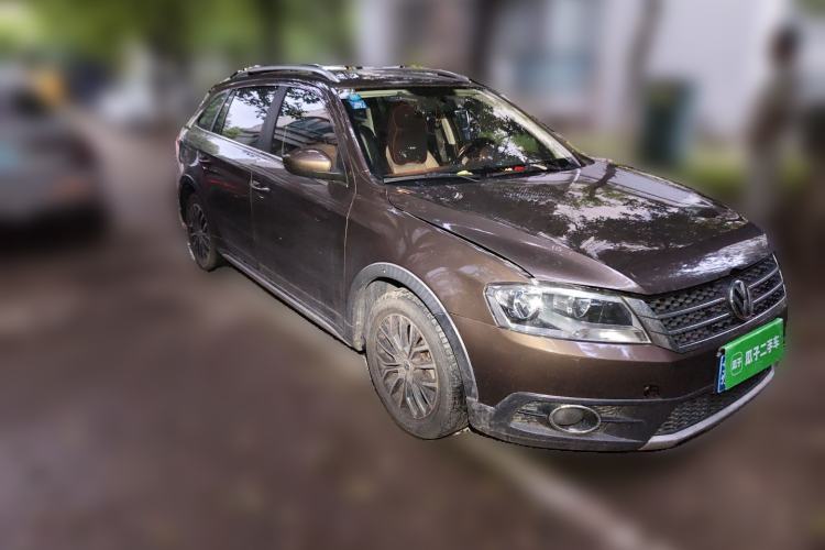 Used Volkswagen Cross Lavida 2014 1.4TSI DSG Front Right 45 Deg