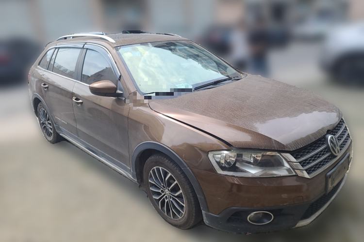 Used Volkswagen Cross Lavida 2014 1.6L Automatic Front Right 45 Deg
