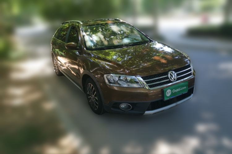 Used Volkswagen Cross Lavida 2014 1.4TSI DSG Front Right 45 Deg