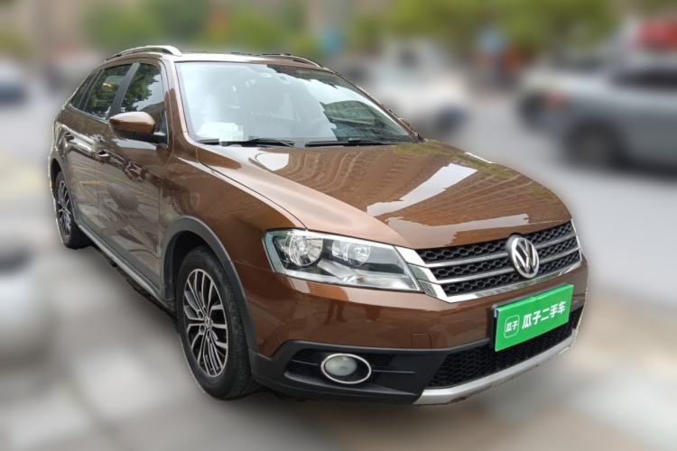 Used Volkswagen Cross Lavida 2014 1.6L Automatic Front Right 45 Deg