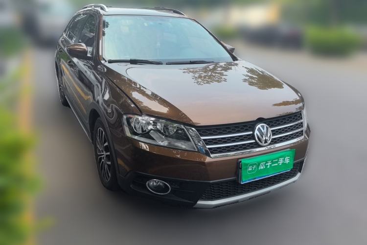Used Volkswagen Cross Lavida 2014 1.4TSI DSG Front Right 45 Deg