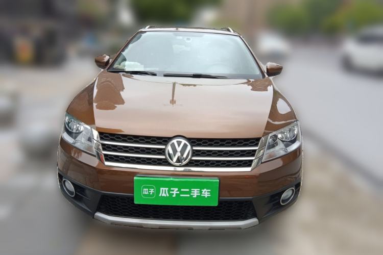 Used Volkswagen Cross Lavida 2014 1.6L Automatic Front