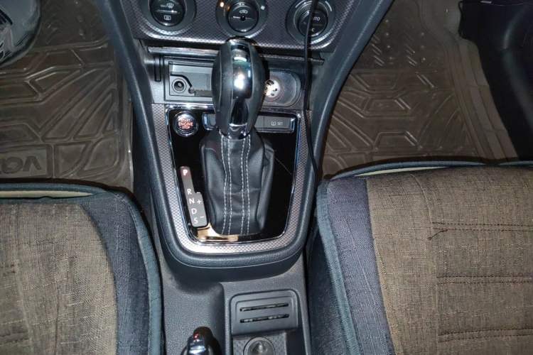 Used Volkswagen Cross Lavida 2014 1.6L Automatic Gear Lever
